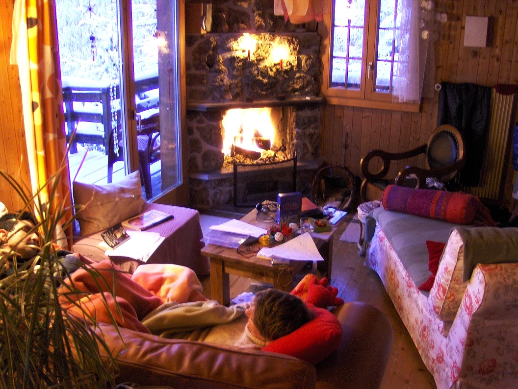 Chalet cocooning, l'hiver devant le feu de cheminée